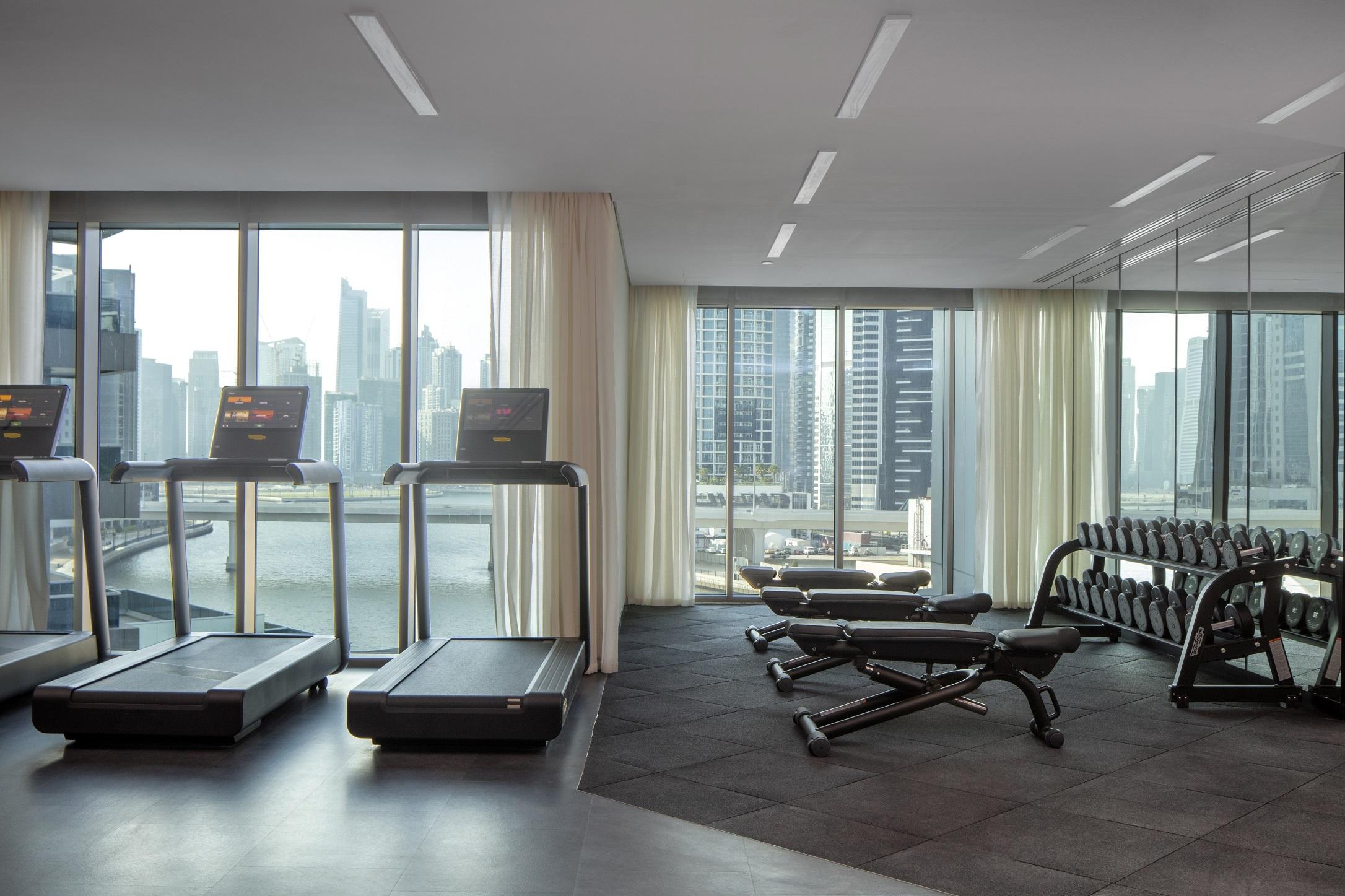Hyde Hotel Dubaj Exteriér fotografie The gym at the hotel