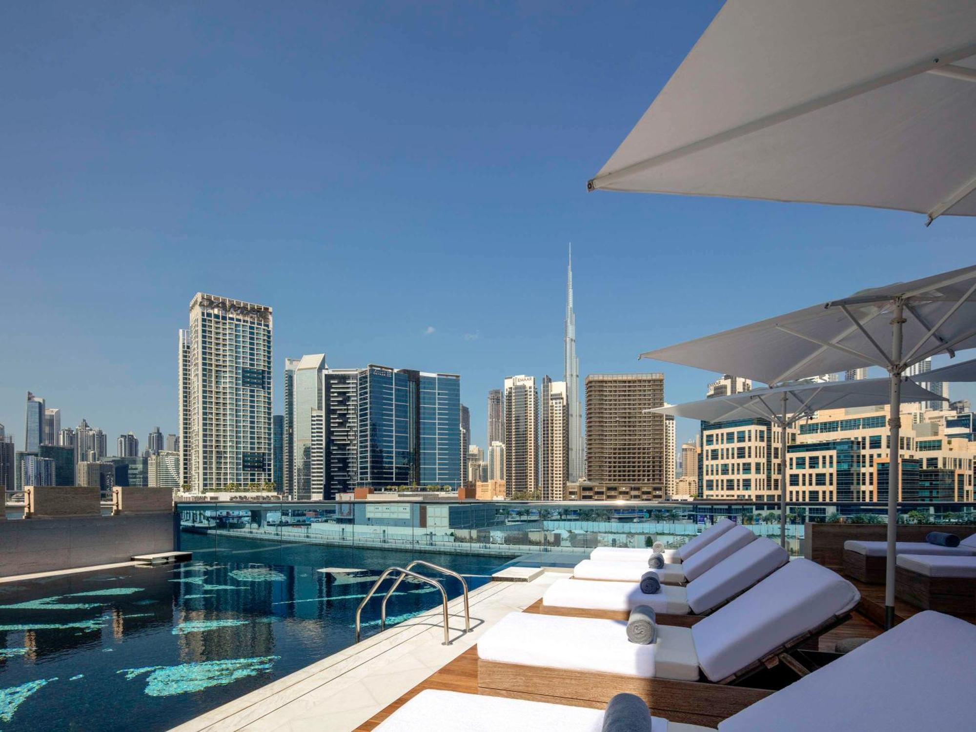 Hyde Hotel Dubaj Exteriér fotografie View from the rooftop pool