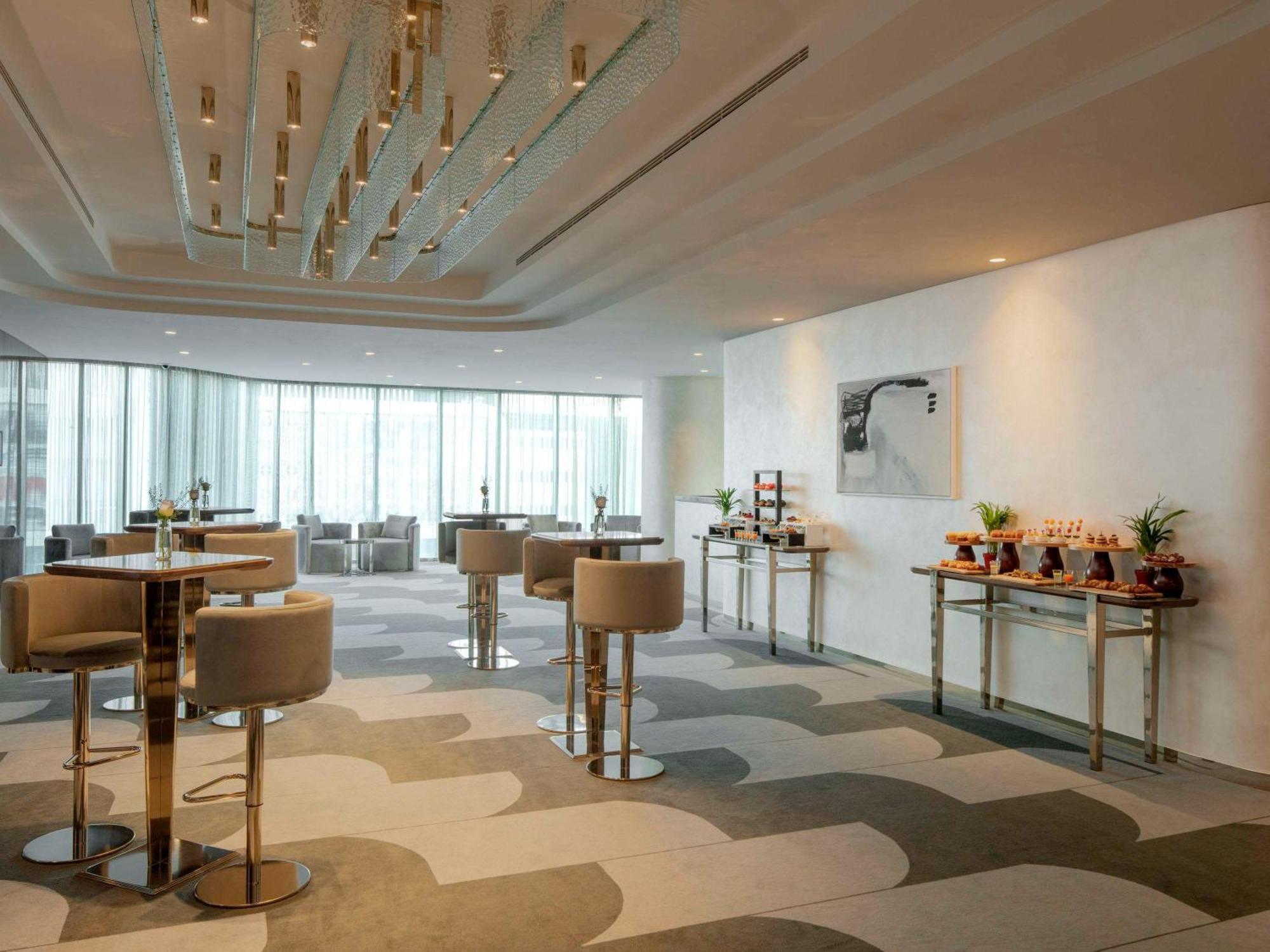 Hyde Hotel Dubaj Exteriér fotografie The lounge at the airport